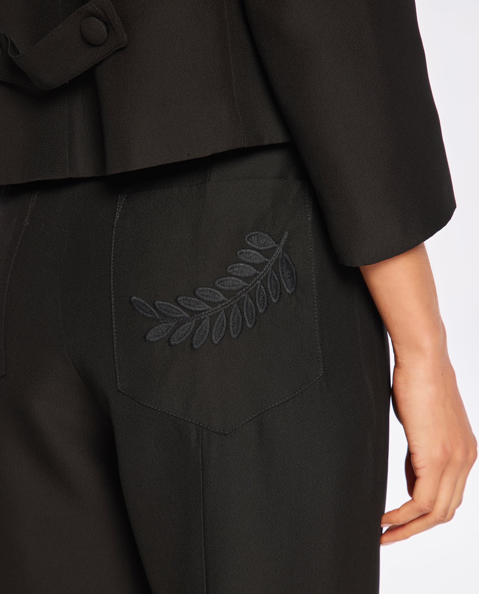 Calça Lafort Com Bordado Louna Crepe Alfaiataria